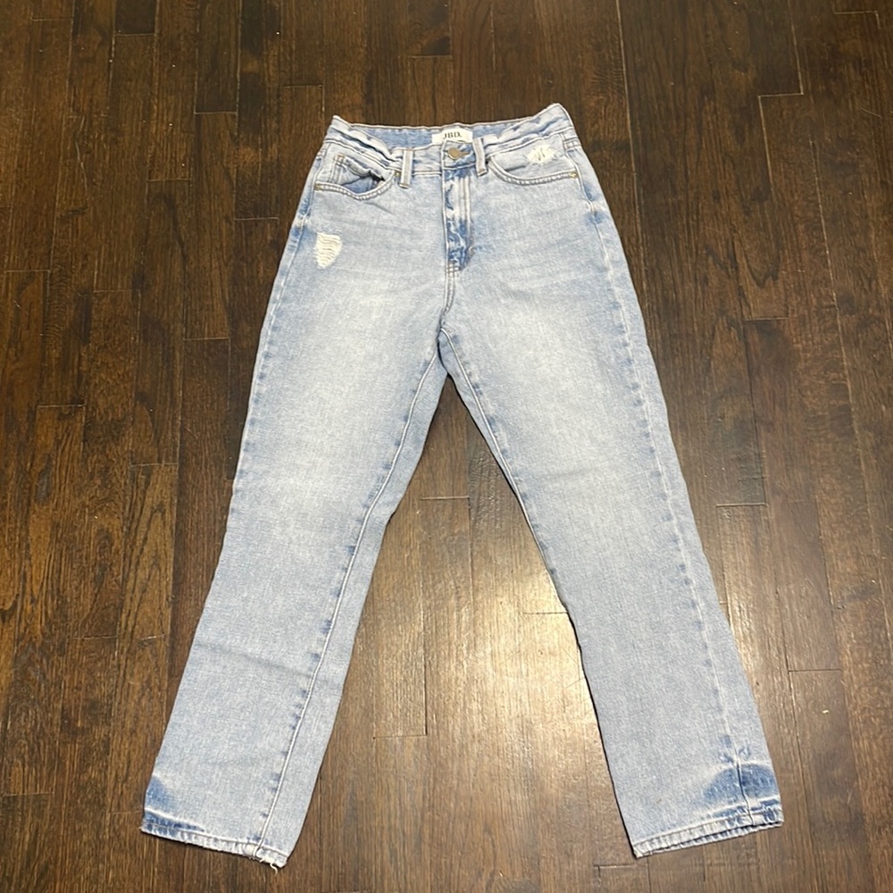 LIGHT BLUE JEANS